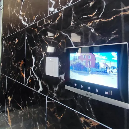R Luxury Piscine Et Privatifs Nyaraló
