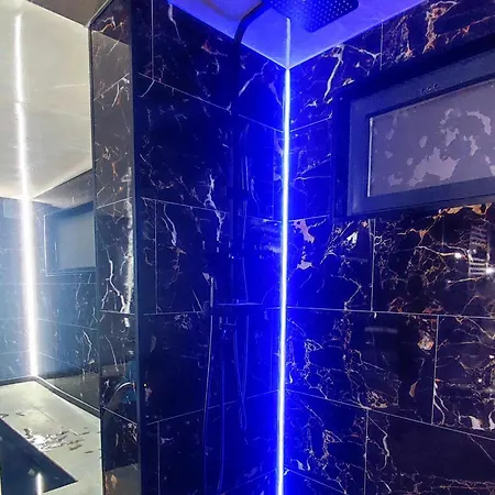 R Luxury Piscine Et Privatifs *