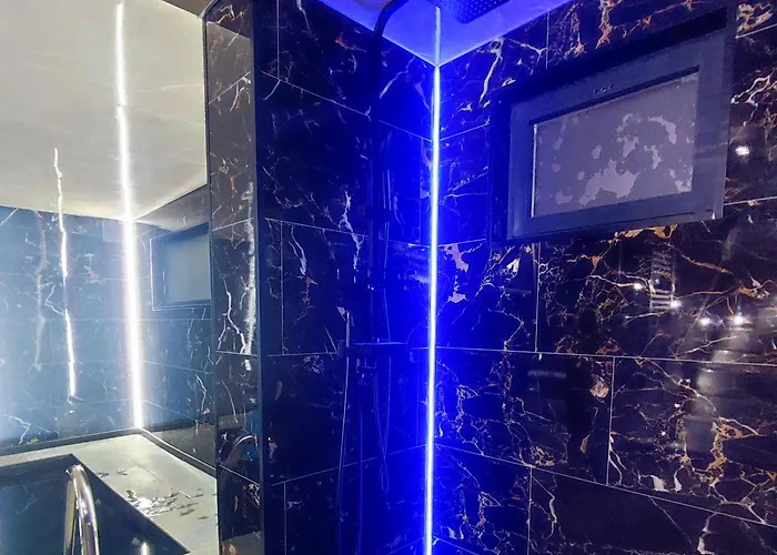 R Luxury Piscine Et Privatifs *